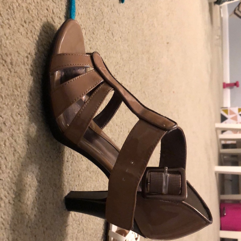 Brown/tan High heel